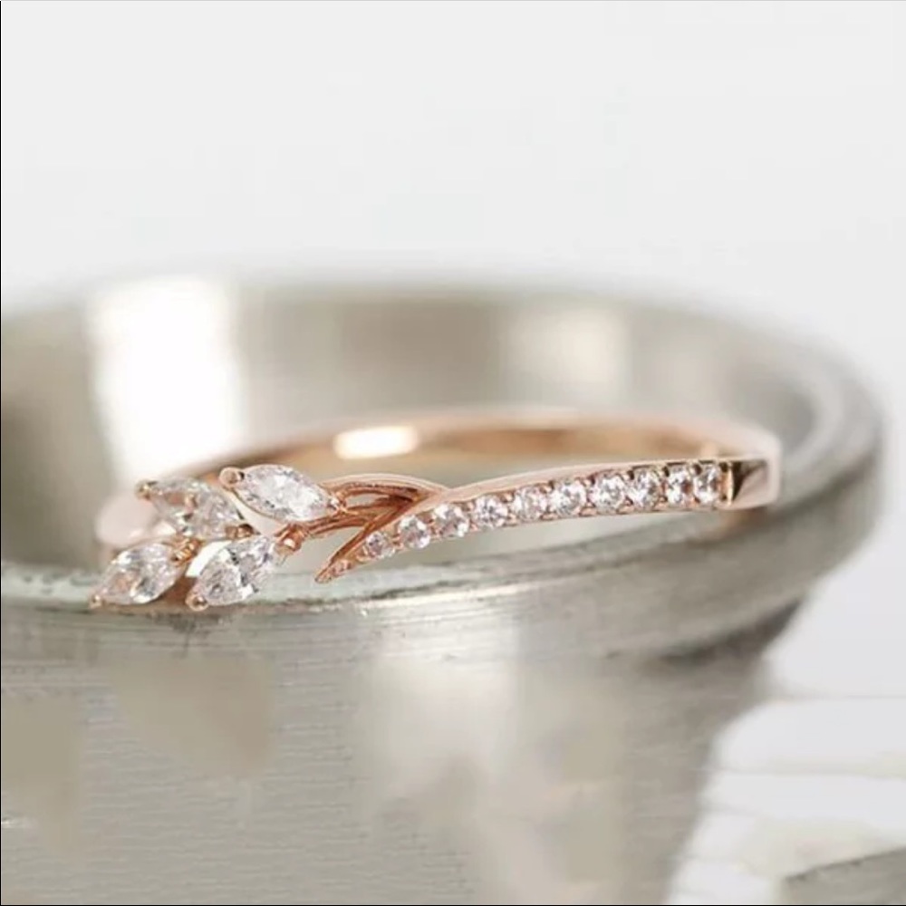 LAVANDER ♡ Crystal Ring GIFT (White Crystal) Size 6 - Picture 4 of 7